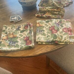 Fall theme 2 tablecloths, 10 napkins, 1 runner